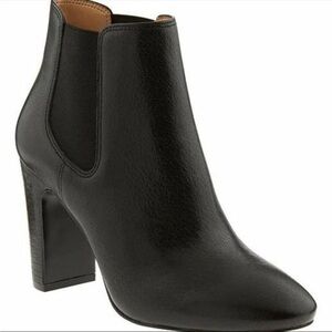 Banana Republic Belinda Chelsea Boot - Black Leather - Size 7.5M